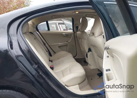 2012 Volvo S60 T5 z USA, uszkodzony, nr VIN YV1622FS2C2053908